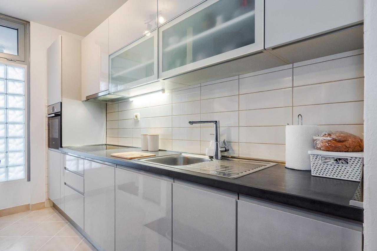 Airy 2-Br Apt W/ Open Layout & Modern Design Apartment Split Luaran gambar