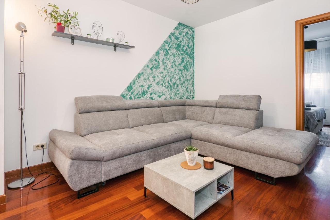 Airy 2-Br Apt W/ Open Layout & Modern Design Apartment Split Luaran gambar