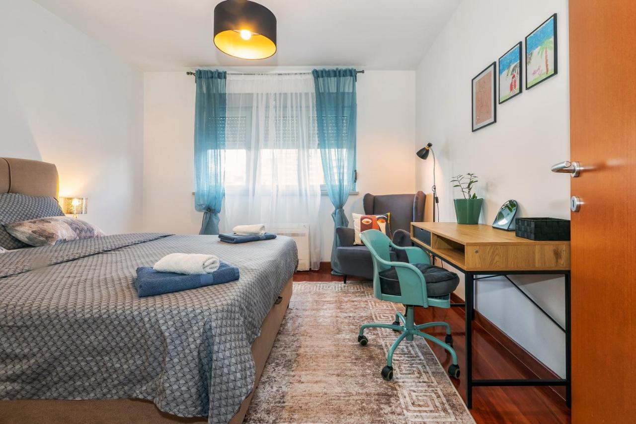Airy 2-Br Apt W/ Open Layout & Modern Design Apartment Split Luaran gambar