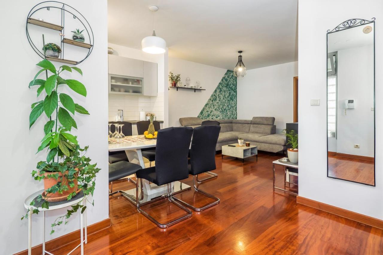 Airy 2-Br Apt W/ Open Layout & Modern Design Apartment Split Luaran gambar