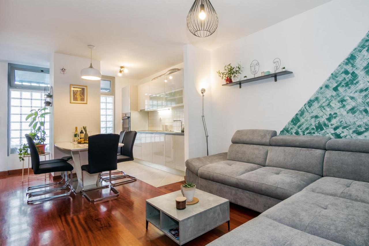 Airy 2-Br Apt W/ Open Layout & Modern Design Apartment Split Luaran gambar