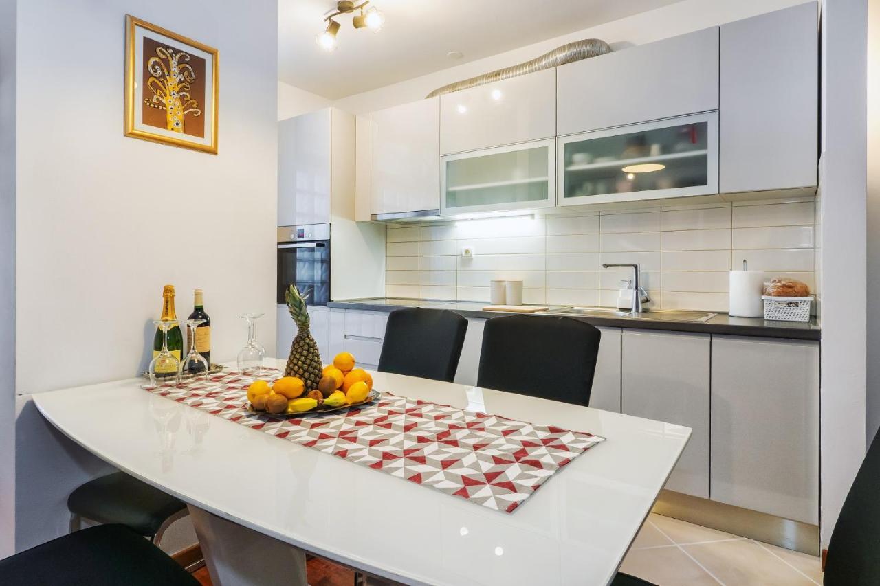 Airy 2-Br Apt W/ Open Layout & Modern Design Apartment Split Luaran gambar