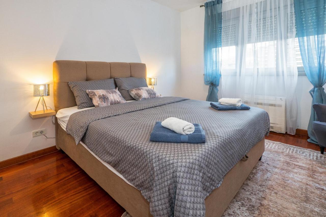 Airy 2-Br Apt W/ Open Layout & Modern Design Apartment Split Luaran gambar
