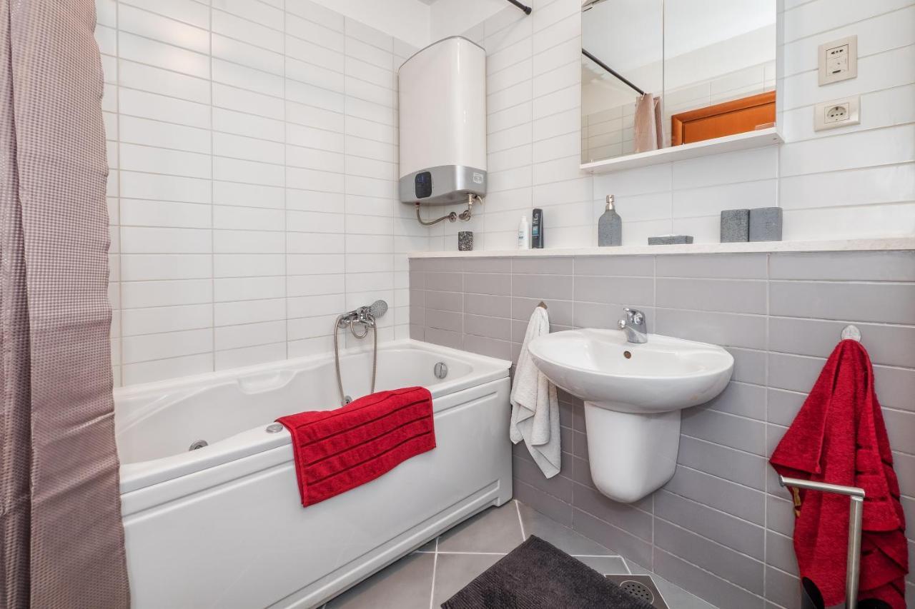Airy 2-Br Apt W/ Open Layout & Modern Design Apartment Split Luaran gambar
