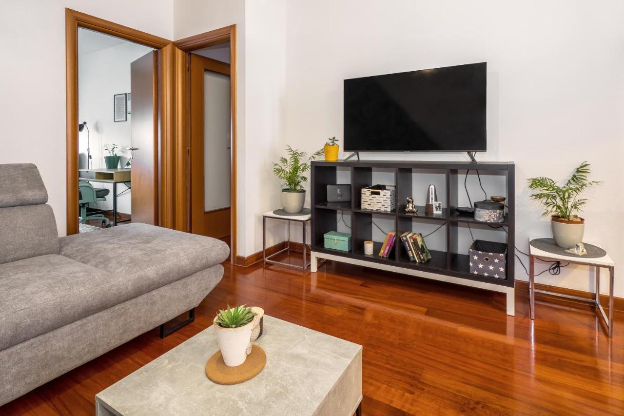 Airy 2-Br Apt W/ Open Layout & Modern Design Apartment Split Luaran gambar