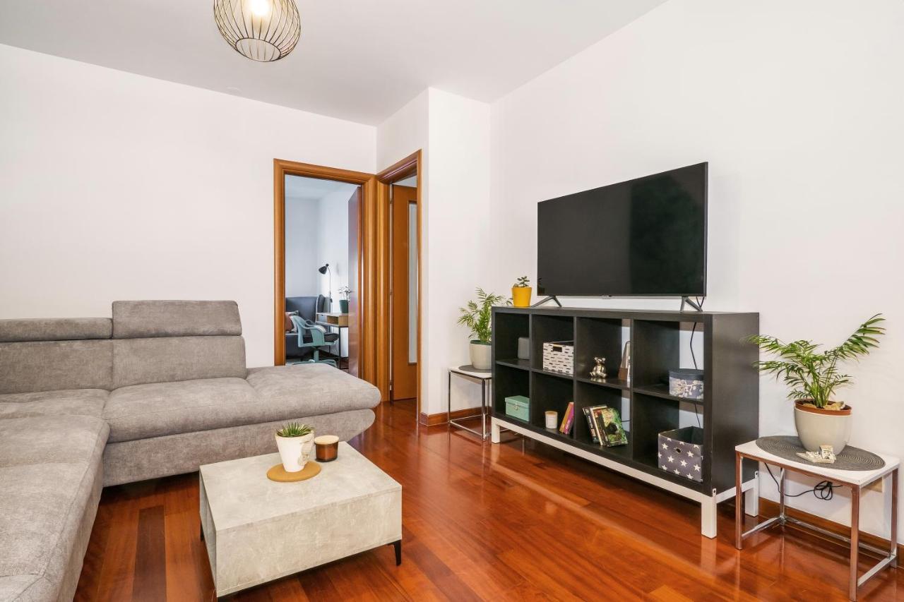 Airy 2-Br Apt W/ Open Layout & Modern Design Apartment Split Luaran gambar